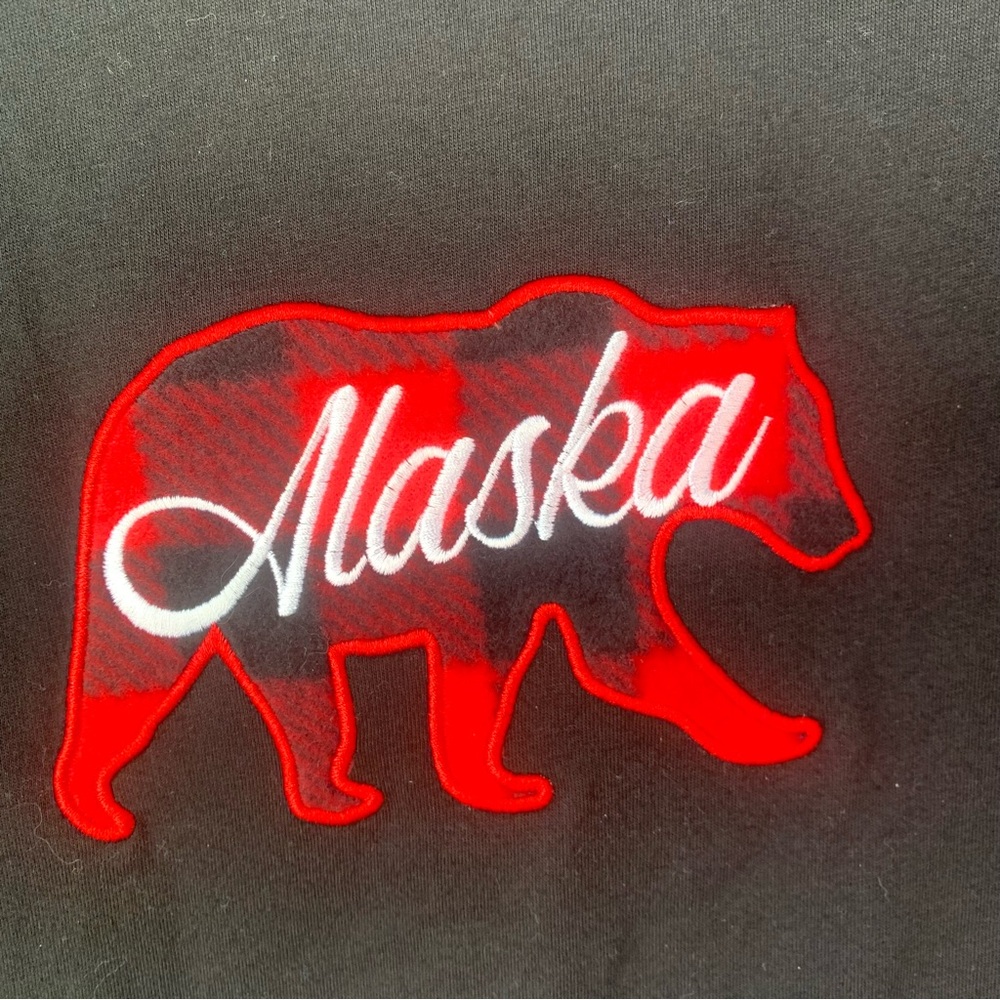 Alaska Bear (XXL) (NWT) Graphic Long Sleeve T-Shirt